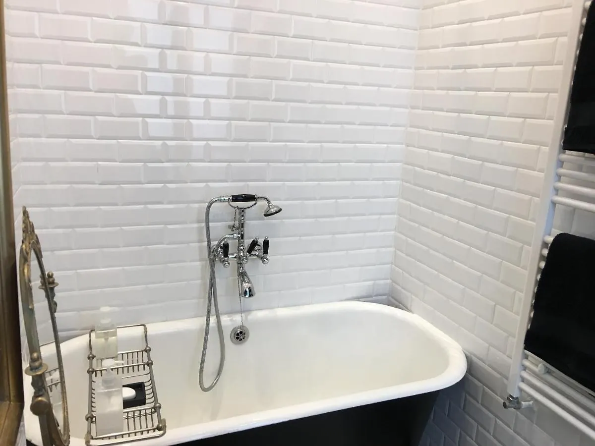 Appartement 3 Chambres Jardin Du Luxembourg Paris France